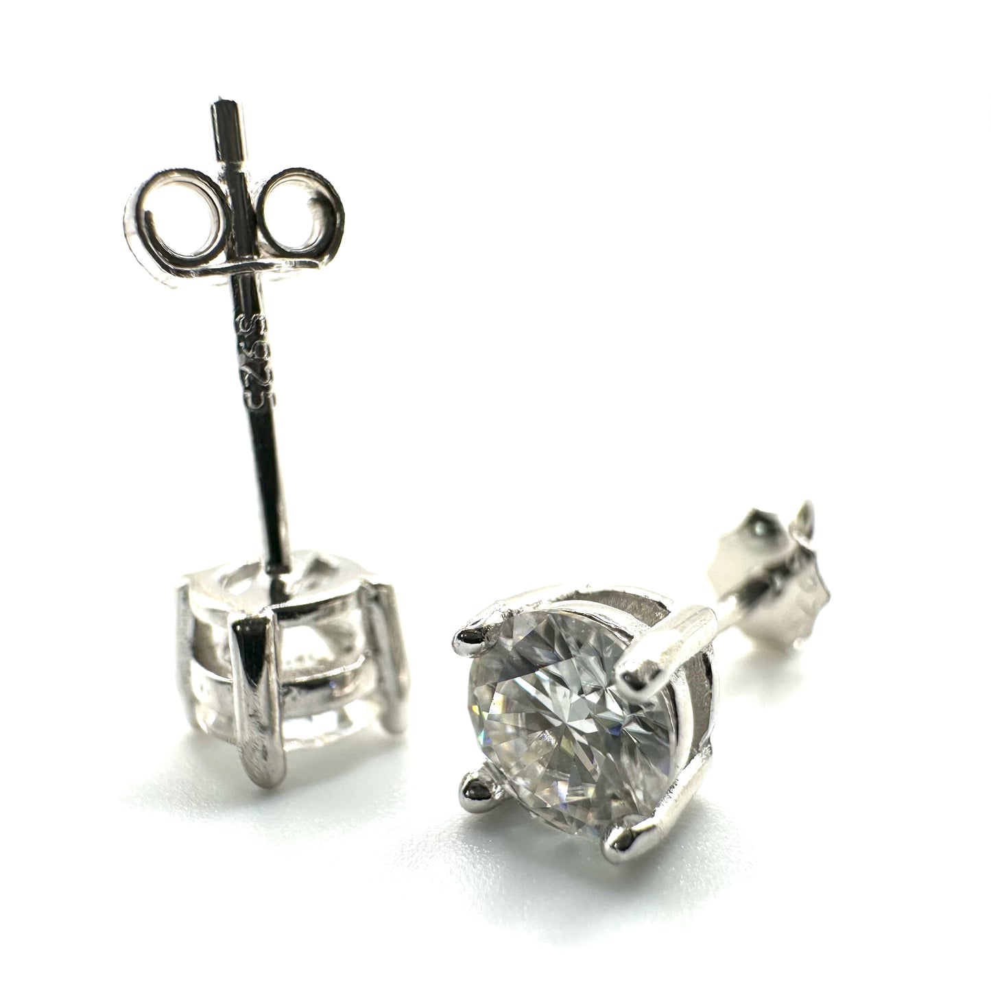Round Cut Four-Claw Moissanite Earrings