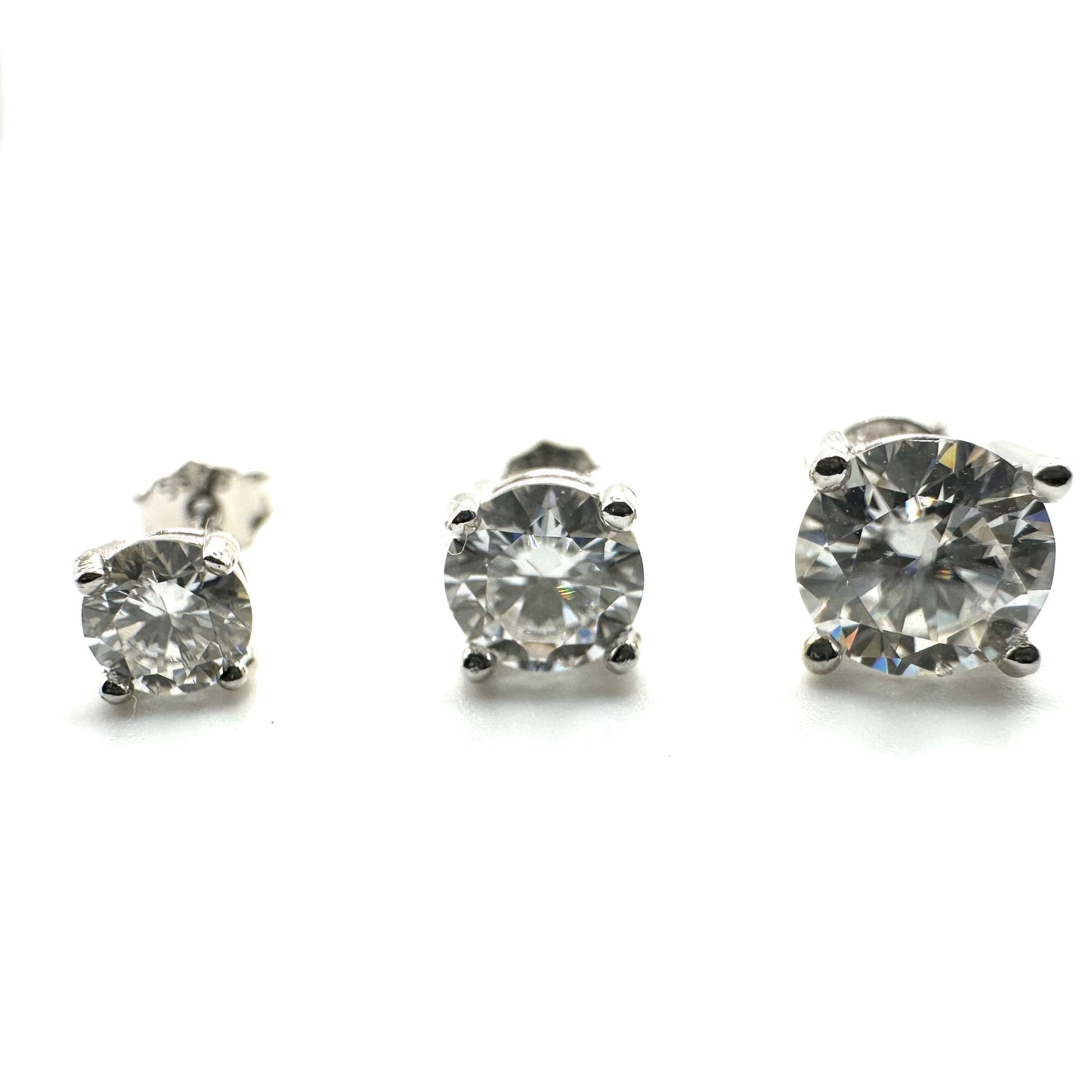 Round Cut Four-Claw Moissanite Earrings