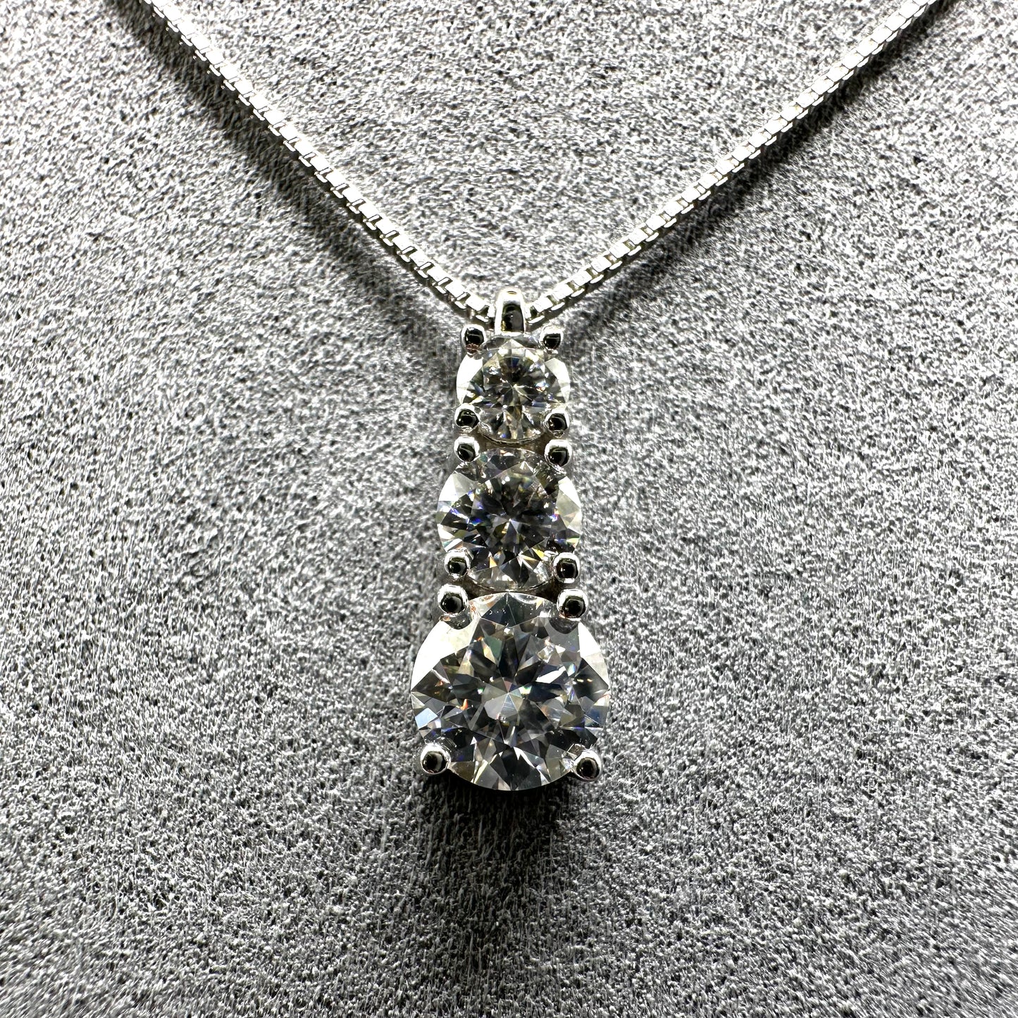 1.8ct Graduated Moissanite Pendant