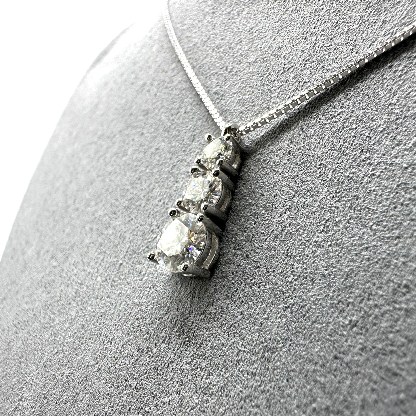 1.8ct Graduated Moissanite Pendant