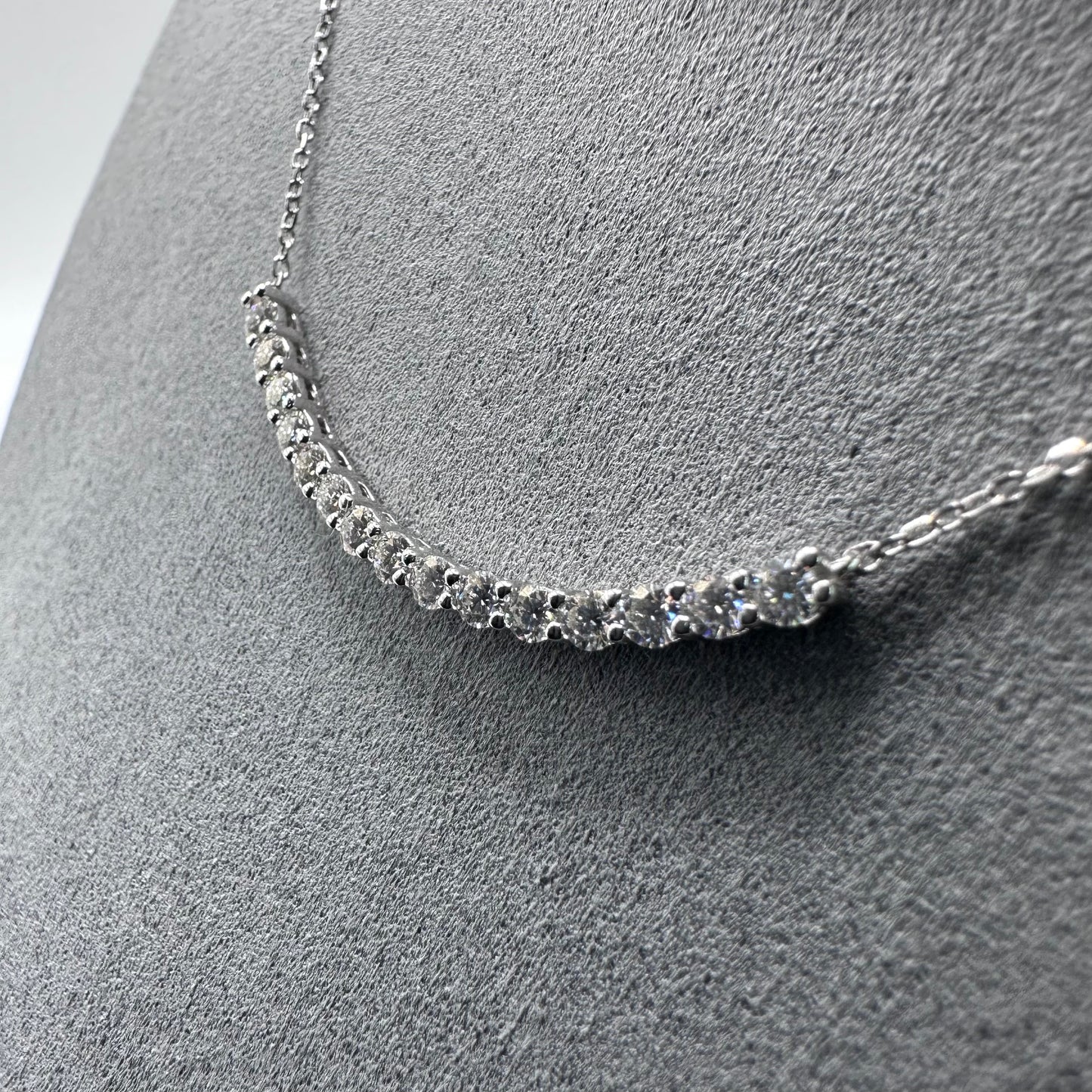 0.9ct Moissanite Curved Pendant