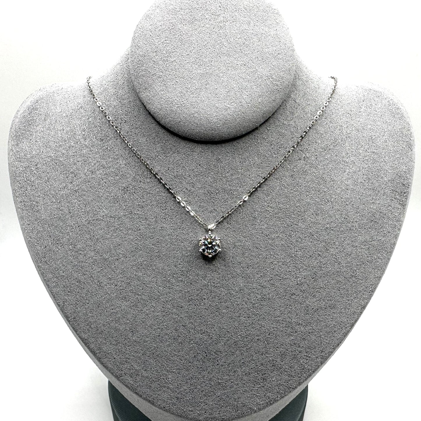 Solitaire Round Cut Moissanite Pendant