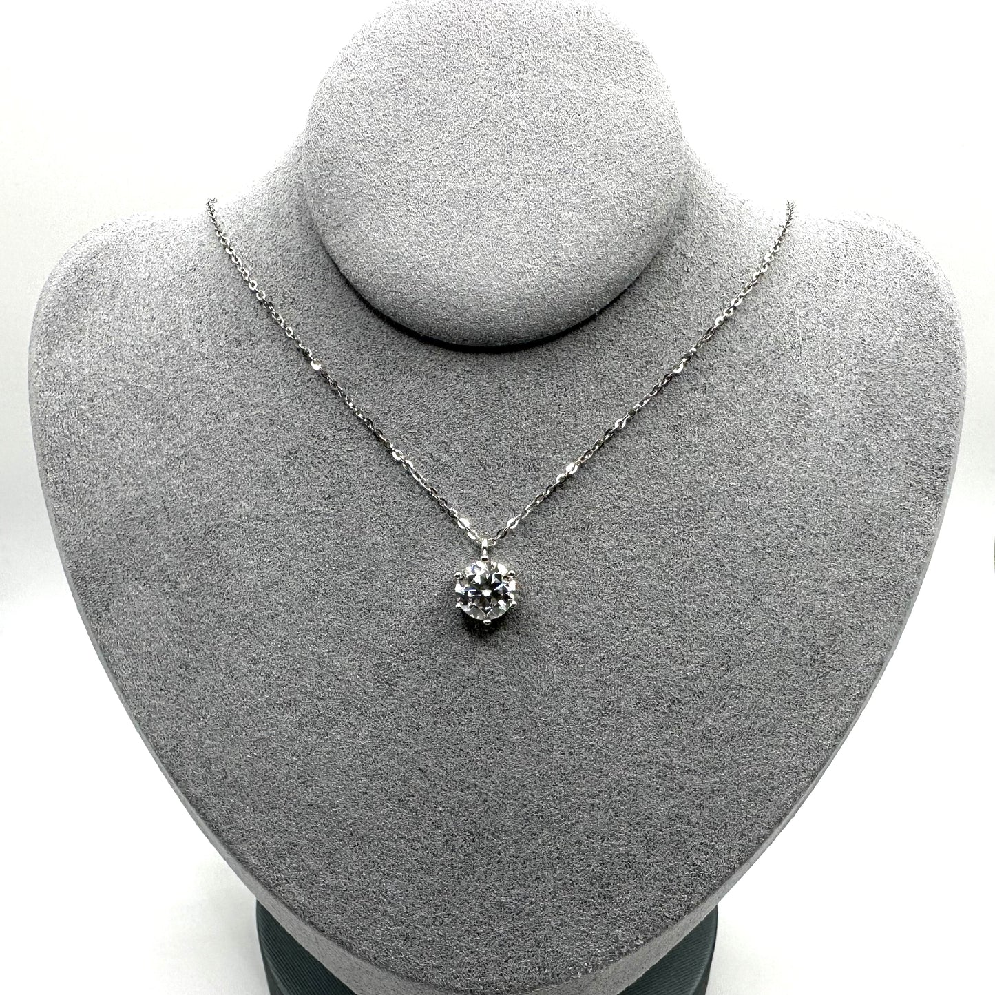 Solitaire Round Cut Moissanite Pendant